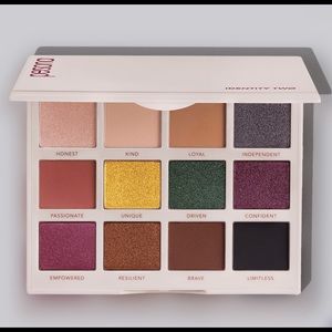 🎨 Persona Identity Two Eyeshadow Palette 🎨